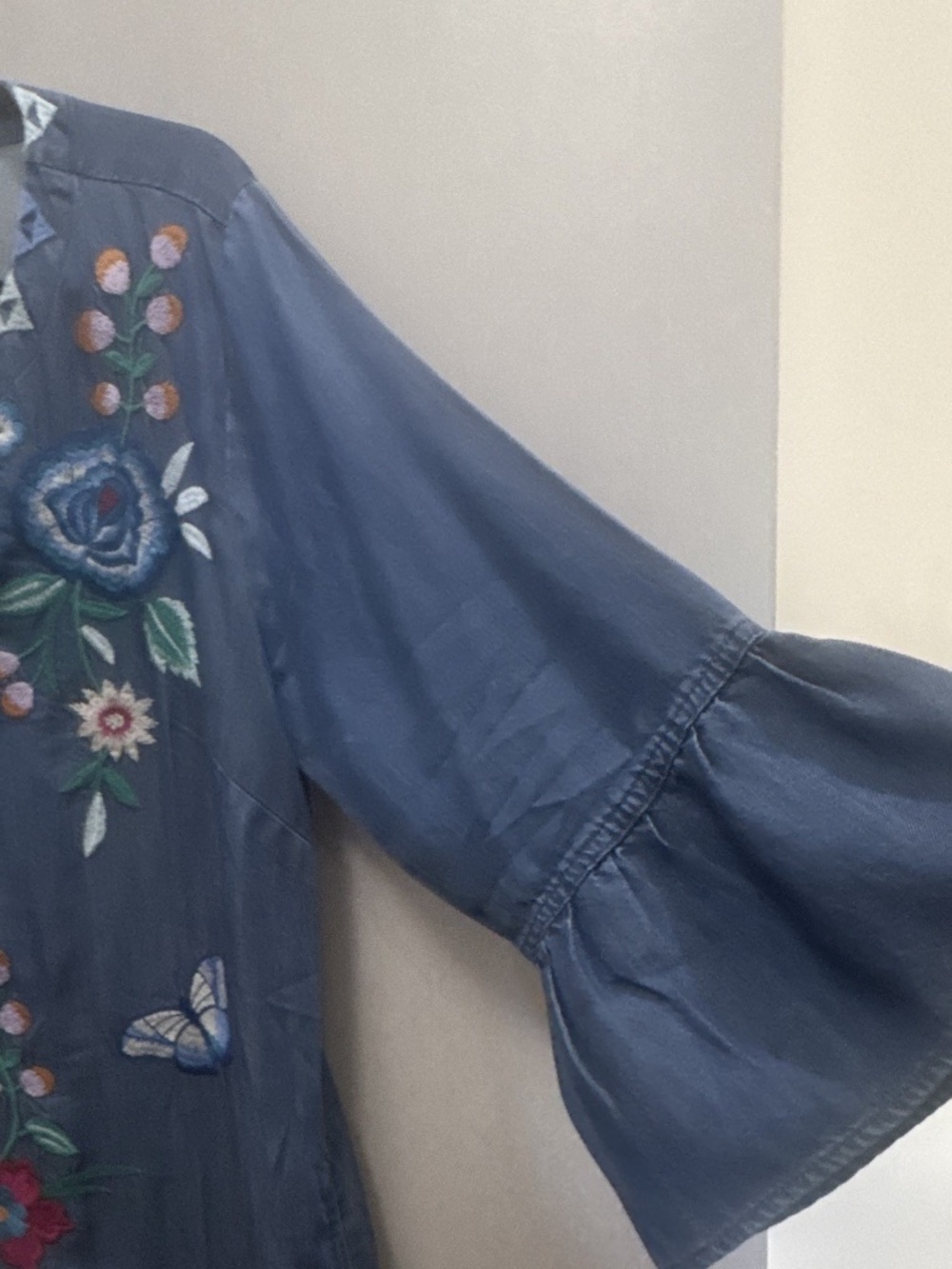 JOHNNY WAS WORKSHOP Denim Blue Embroidered V-Neck Dress- RARE piece BEAUTIFUL - Picture 4 of 12